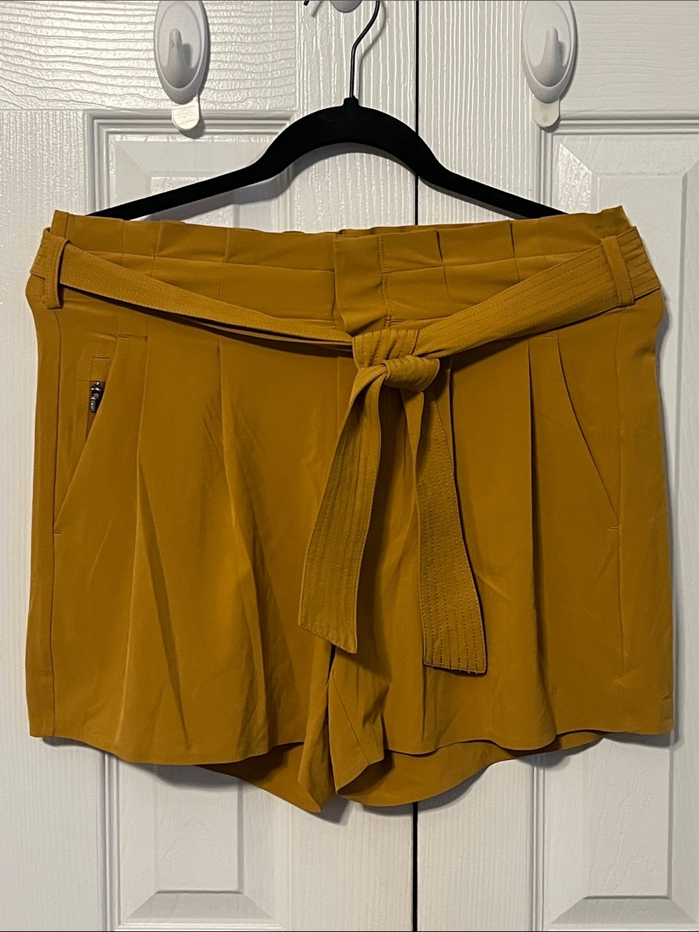 EUC Athleta Mustard Skyline II Tie-Belt High-Rise Shorts Size 2